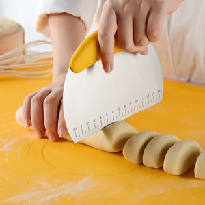 Set tappetino da forno grande in silicone giallo con raschietto in acciaio inox.