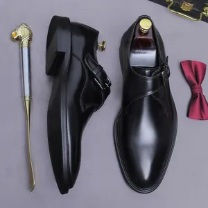 Élégantes chaussures à boucle en cuir noir brillant pour homme style chic décontracté