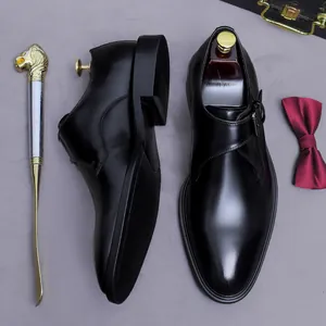 Chaussures de ville classiques en cuir noir brillant à boucle pour hommes, très élégantes