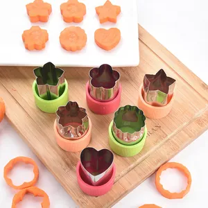 Stainless Steel 2 Pieces Vegetable Fruit Cutter Shapes Set Heart Star Flower Shapes Cookie Molds With Plastic Hand Guards
