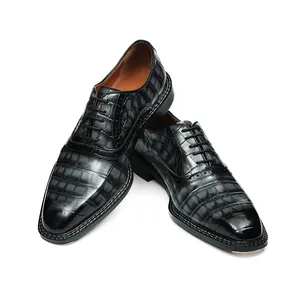 Elegant men's Oxford shoes in genuine black leather with embossed crocodile pattern