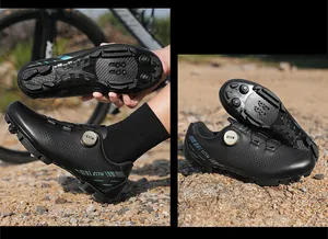 Professionelle Rennradschuhe mit Drehverschluss und rutschfester Sohle für draußen.
