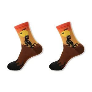 Bequeme Crew-Socken aus Baumwolle mit einem Vintage-Sonnenuntergang-Dinosaurier-Muster