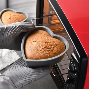 Durable heart-shaped silicone cake mold for baking mousse, jelly and chocolate.
