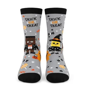 Calzini festivi di Halloween con motivi a maglia di Frankenstein e strega in grigio