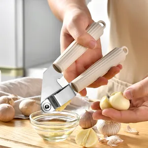 Ergonomische roestvrijstalen knoflookpers met crème siliconen handgrepen voor de keuken
