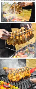 Soporte plegable de acero inoxidable para muslos de pollo en una escena de barbacoa