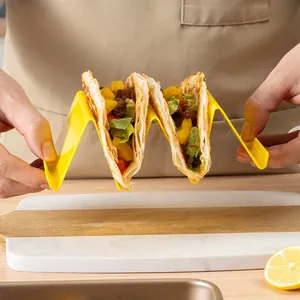 Porta taco in plastica gialla a forma di W per servire croccanti taco messicani in casa