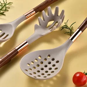 Siliconen keukengerei set met houtnerf handvaten en elegante rose gouden details