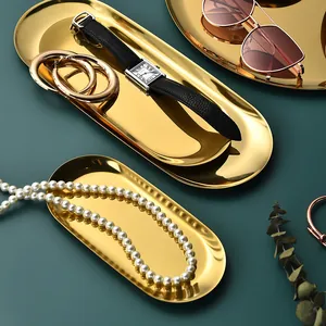 Plateaux ovales en acier inoxydable doré pour le rangement élégant de bijoux