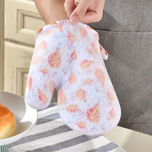 Non-slip heat resistant silicone oven mitt with onion pattern for baking and cooking