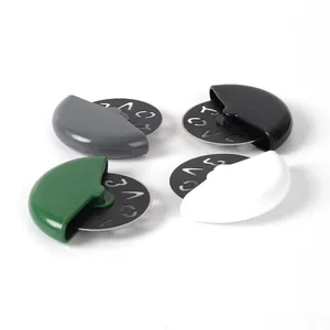 Set tagliapizza in acciaio inox con motivo LOVE e manici ergonomici colorati assortiti