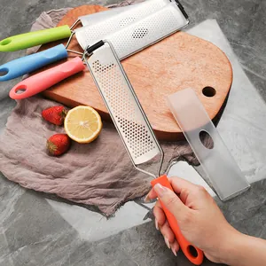 Râpe à fromage et zesteur de citron en inox avec poignées ergonomiques et colorées