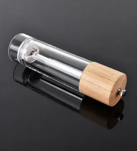Manual pepper grinder with premium oak wood lid and transparent acrylic body detail