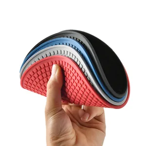 Flexible and thickened silicone heat resistant mats in multiple colors for dining