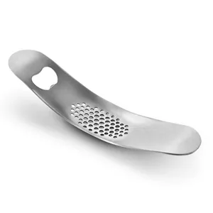Professionelle gebogene Knoblauchpresse aus Edelstahl mit 2-in-1-Flaschenöffner
