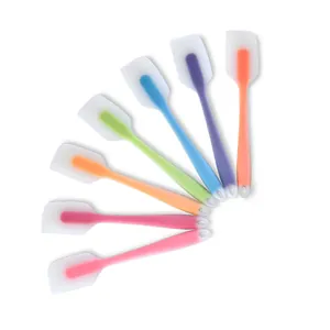 Professionelles Set aus lichtdurchlässigen Silikon-Spateln zum Backen in verschiedenen Farben