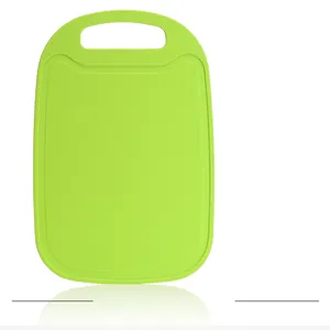 Planche à découper en plastique PP vert avec poignée et rainure à jus pour la cuisine