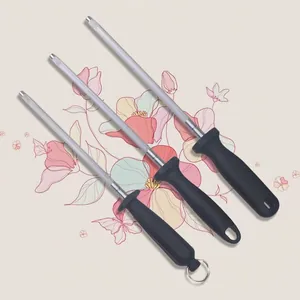 Professionelles Wetzstahl-Set aus Edelstahl mit ergonomischen schwarzen Griffen