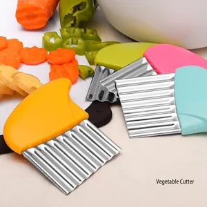 Coupe-légumes manuel ondulé en acier inoxydable avec poignées colorées ergonomiques