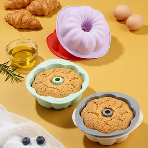 Heat-resistant flower-shaped silicone cake mold set for non-stick home baking
