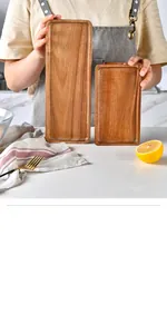 Dos bandejas rectangulares de madera de acacia de diferentes tamaños