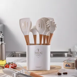 11-delige crèmekleurige siliconen keukengerei set met houten handvaten en houder