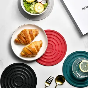 Set di tappetini isolanti in silicone rotondi resistenti al calore per il tavolo da pranzo