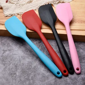 Set professionale di quattro spatole in silicone colorate per mescolare creme e fare dolci