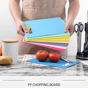 Buntes rutschfestes PP-Kunststoff-Schneidebrett-Set für Küchengemüse und Obst