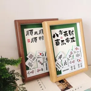 Vue détaillée de cadres 3D avec des tuiles de mahjong et de la calligraphie traditionnelle
