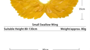 Vue détaillée des ailes d'ange en plumes jaunes pour costumes de cosplay pour enfants