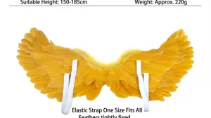Vue détaillée d'ailes d'ange en plumes jaunes de cosplay avec bretelles élastiques blanches