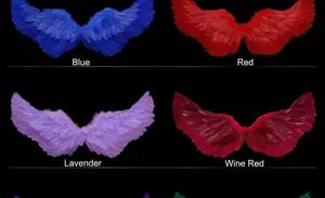 Ailes d'ange en plumes présentées en quatre couleurs: bleu, rouge, lavande et bordeaux