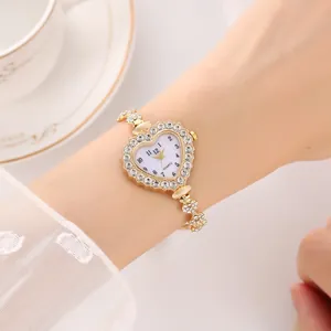 Orologio da Polso a Braccialetto da Donna a Forma di Cuore con Strass Incastonati Catena Regolabile Movimento al Quarzo