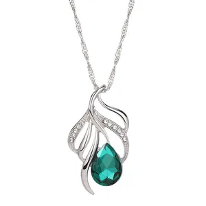 Elegantes Legierung Strass Blatt Schmuckset Für Damen Luxus Wassertropfen Anhänger Halskette Und Haken Ohrringe Pendelstil Schmuck