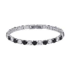 Bracelet tennis argenté avec alternance de zircons cubiques AAA noirs et blancs.