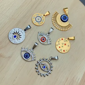 Συλλογή από τουρκικά μενταγιόν Evil Eye από ανοξείδωτο ατσάλι σε χρυσό και ασήμι.