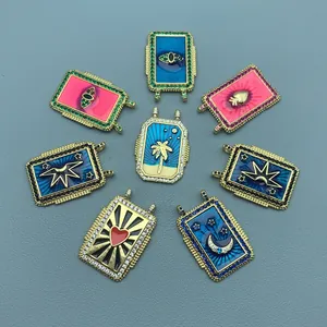 Sammlung von Vintage-Emaille-Anhängern mit Bösem Blick und Herzmotiven für DIY-Schmuck