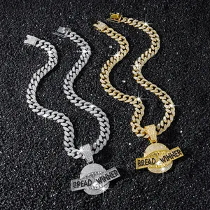 Detail van de bevroren Cubaanse ketting met Bread Winner haaienhanger
