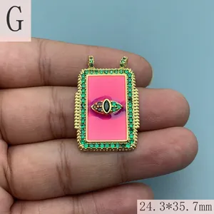 Retro-Anhänger, rosa Emaille, quadratisch, grüne Kristalle, türkisches Auge-Motiv