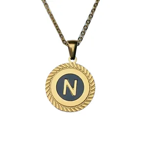 Elegante goldene Edelstahlhalskette mit rundem schwarz-goldenen Buchstaben-N-Anhänger