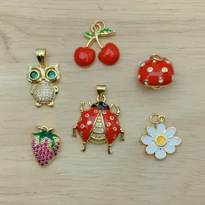 Colgante De Cobre Circonia Animal Fruta Esmalte DIY Joyería Accesorios Para Collar Mariquita Cereza Fresa Flor Dijes