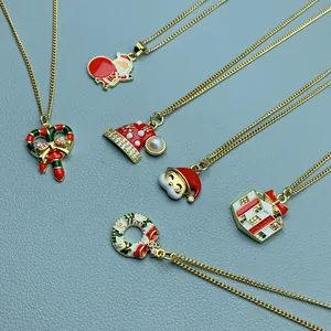 Festliche Kollektion von Weihnachts-Emaille-Halsketten mit Weihnachtsmann- und Geschenk-Anhängern