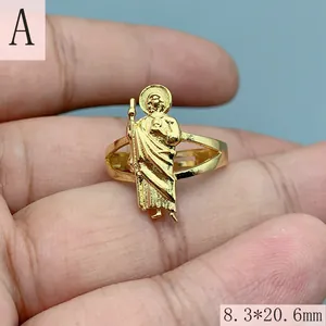 Detailaufnahme des vergoldeten St. Judas Rings, verstellbar, mit 8,3x20,6 mm Maßangabe