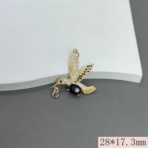 Exquisiter vergoldeter Vogelanhänger mit Zirkonia-Mikropflastersteinen, 28x17,3mm