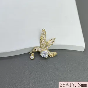 Goldener Kolibri-Anhänger mit Zirkonia-Pflasterung für DIY-Schmuck, 28x17,3 mm.