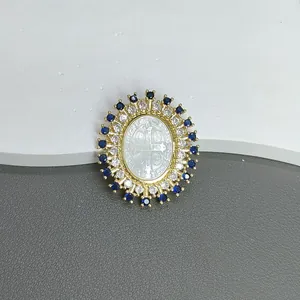 Vintage vergoldeter Anhänger St. Benedikt Medaille mit blauen und weißen Zirkonia