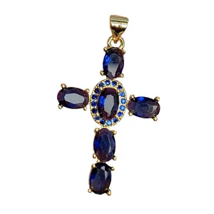 Exquisito colgante de cruz de circonio chapado en oro para collares religiosos y DIY