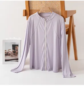 Detailed view of the lilac silk sun protection jacket with zipper and high collar